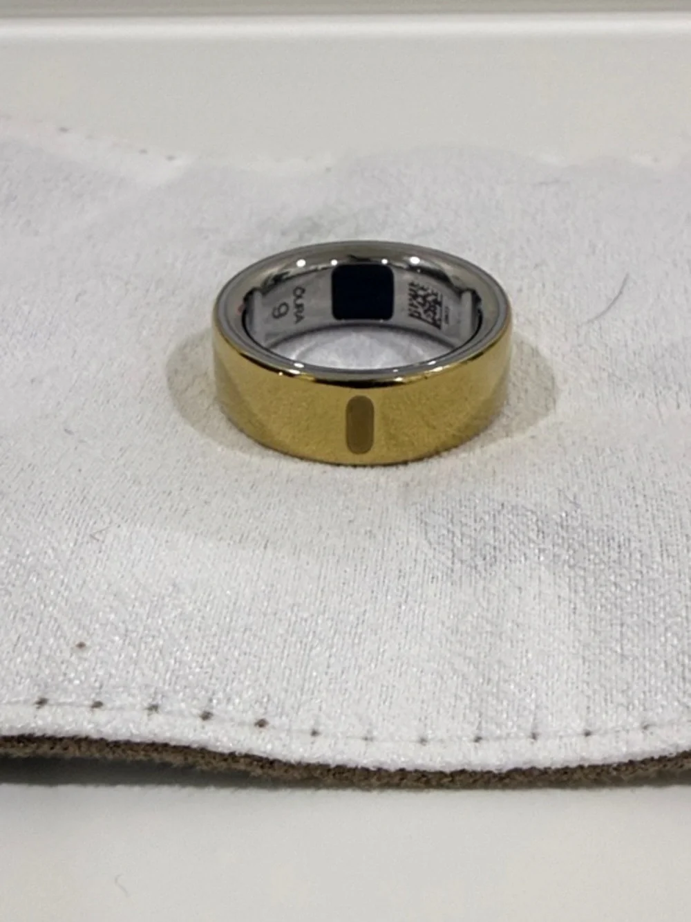 Oura Gold Gen 4 with Charging Dock and Cable